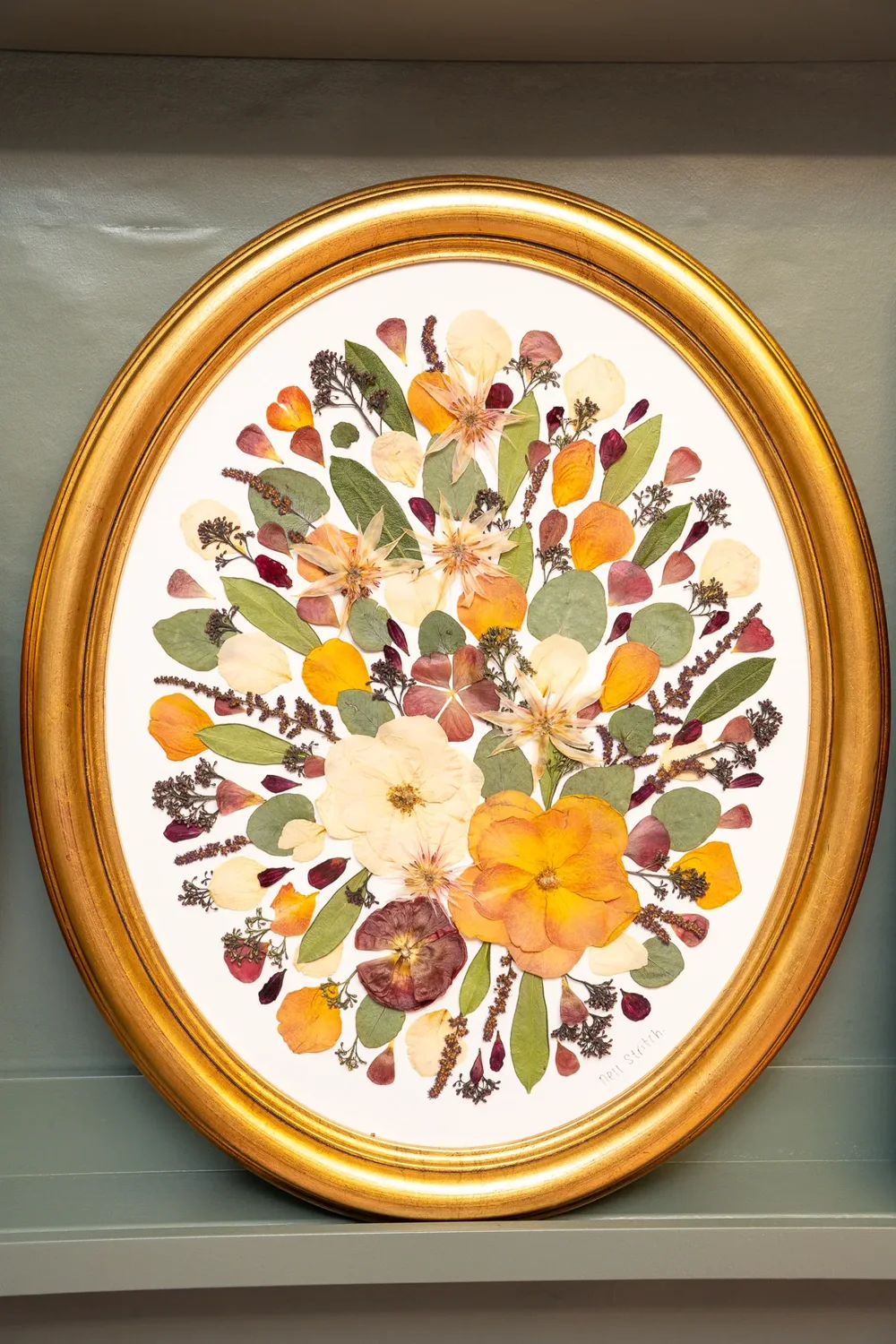 Oval pressed bouquet, 19 x 23 inch