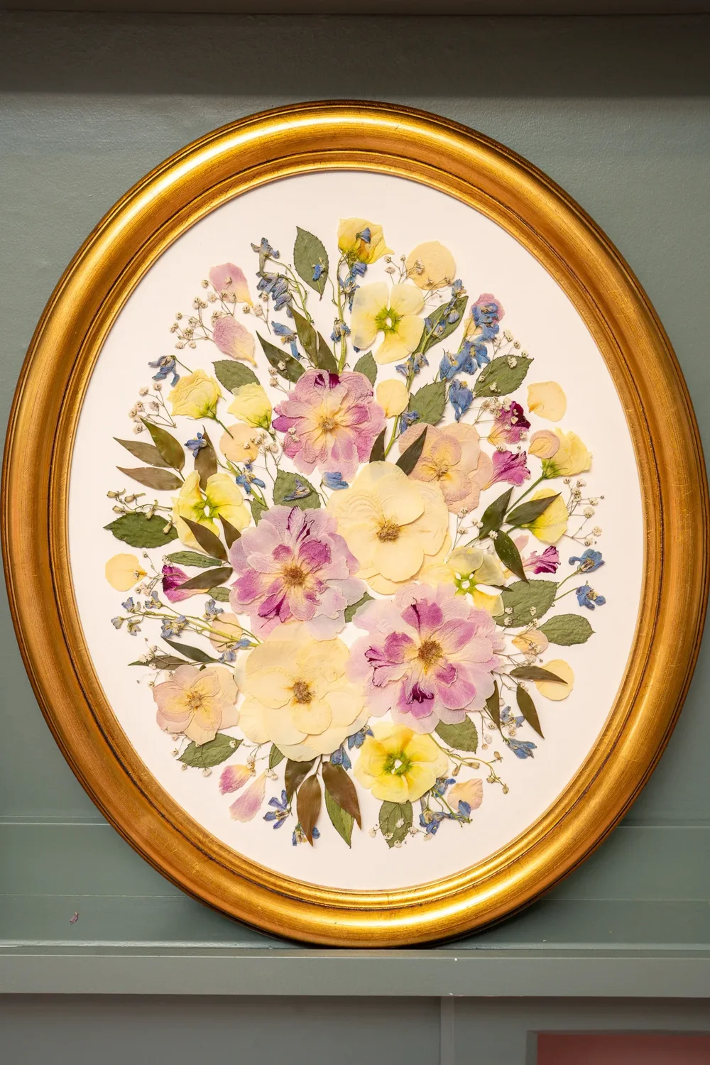 Oval pressed bouquet, 19 x 23 inch