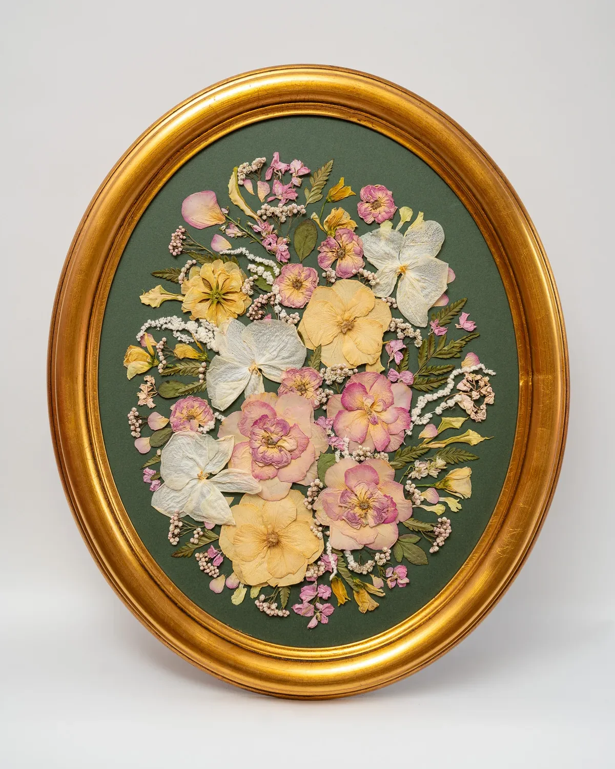 Oval pressed bouquet, 19 x 23 inch