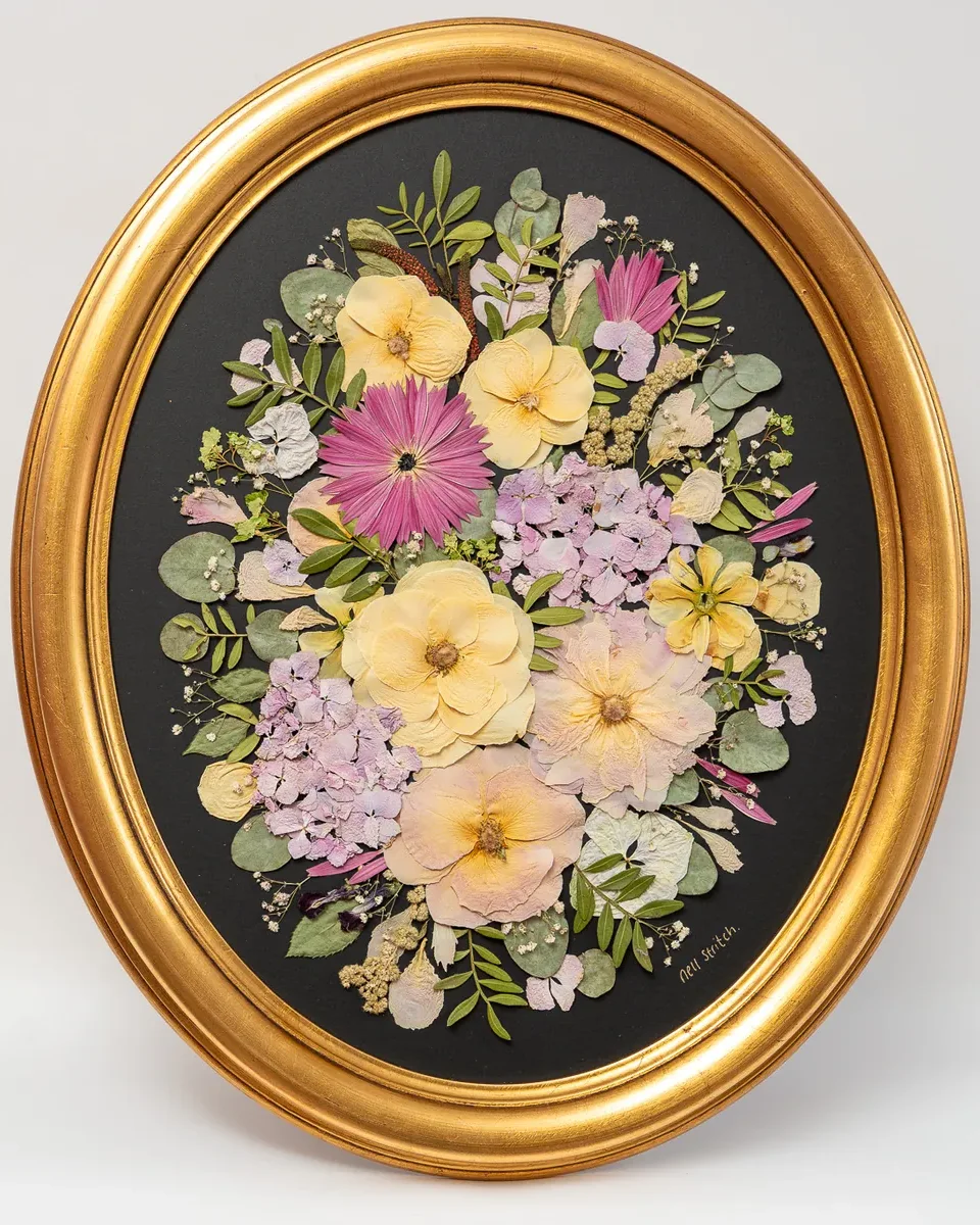 Oval pressed bouquet, 19 x 23 inch