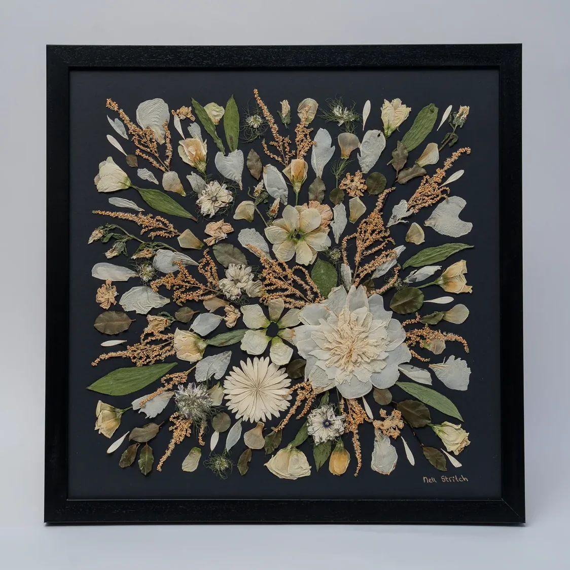 Square pressed bouquet, 17 x 17 inch