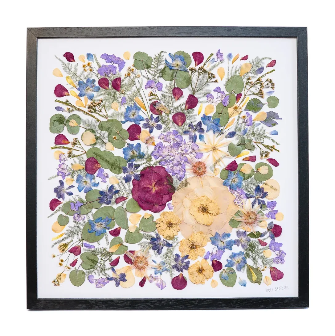 Square pressed bouquet, 22 x 22 inch