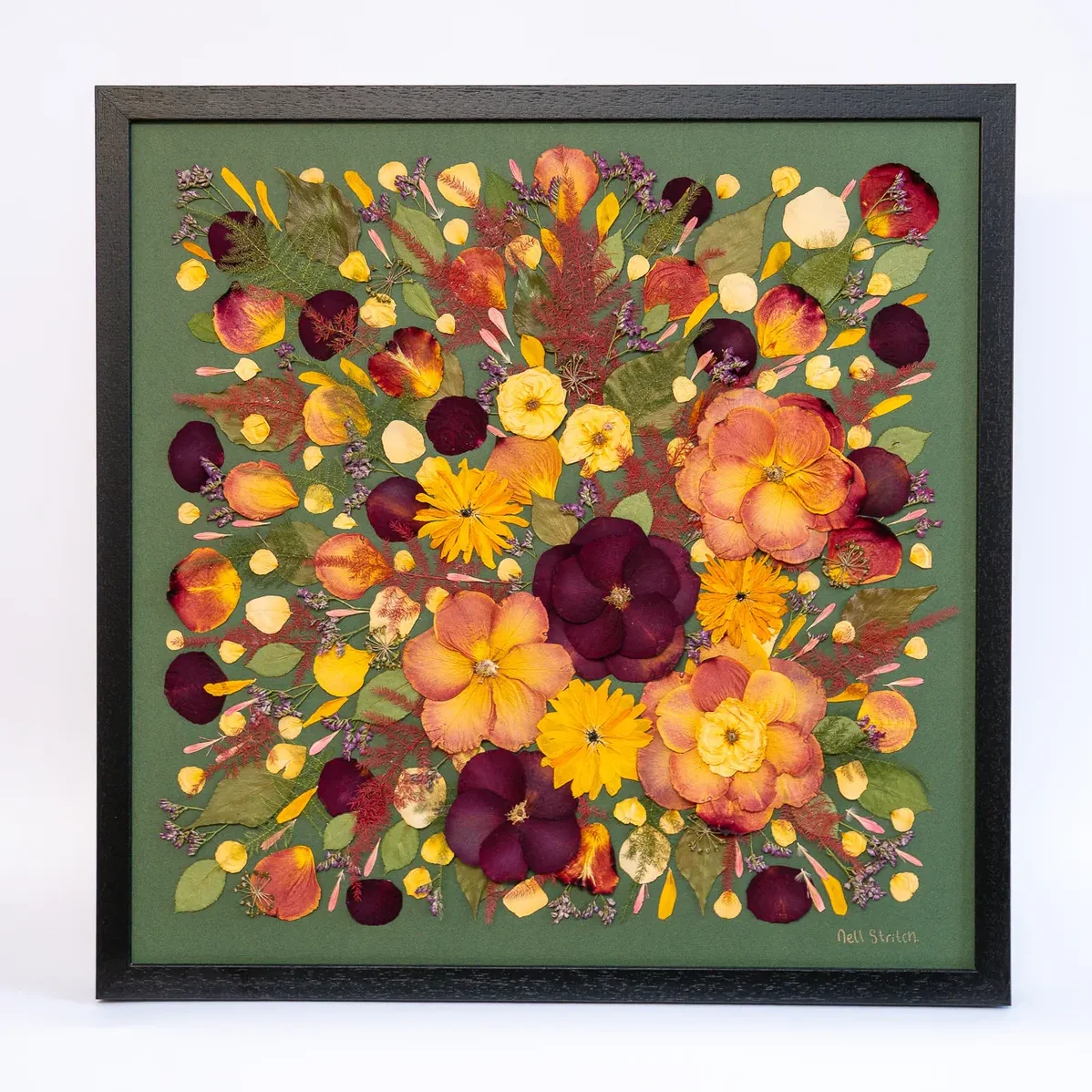 Square pressed bouquet, 22 x 22 inch