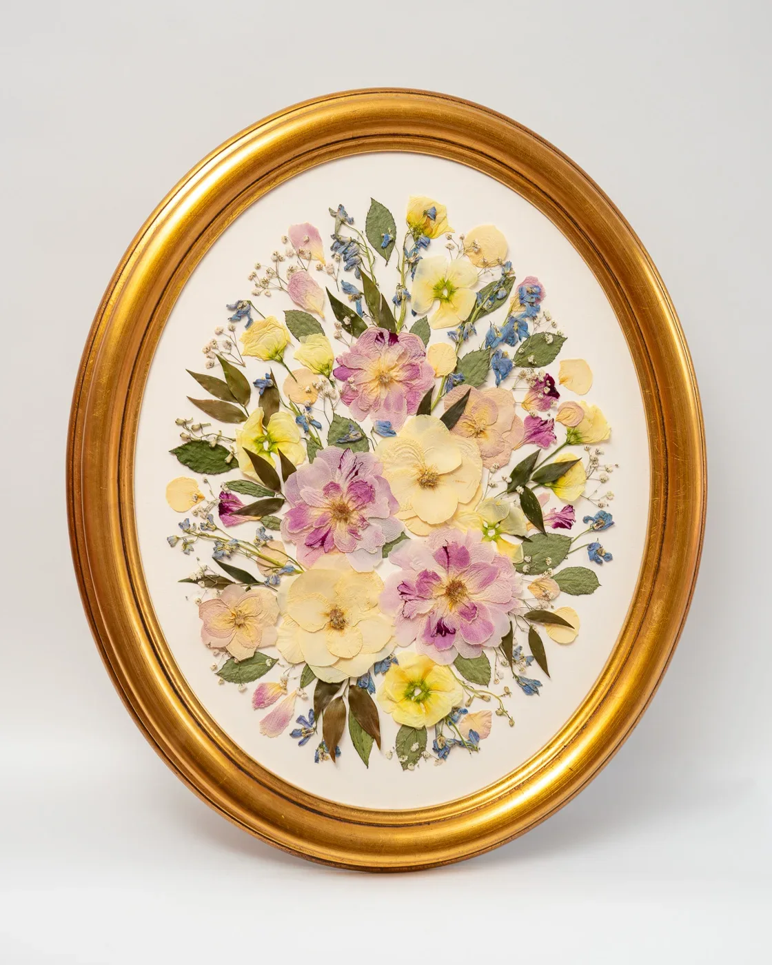 Oval pressed bouquet, 19 x 23 inch