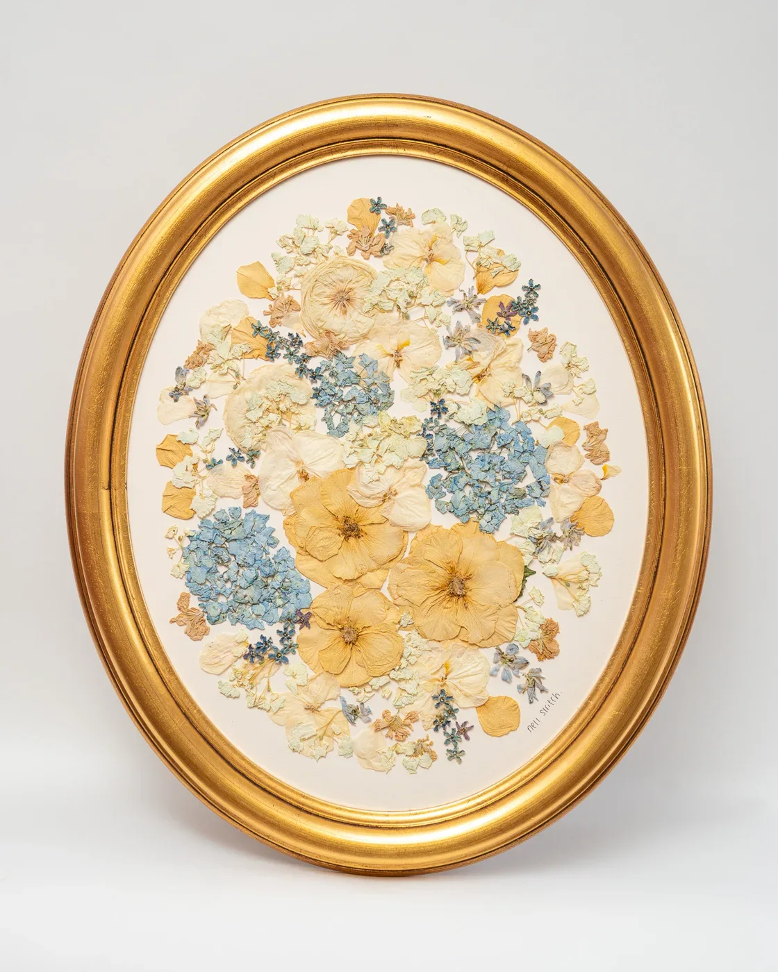 Oval pressed bouquet, 19 x 23 inch