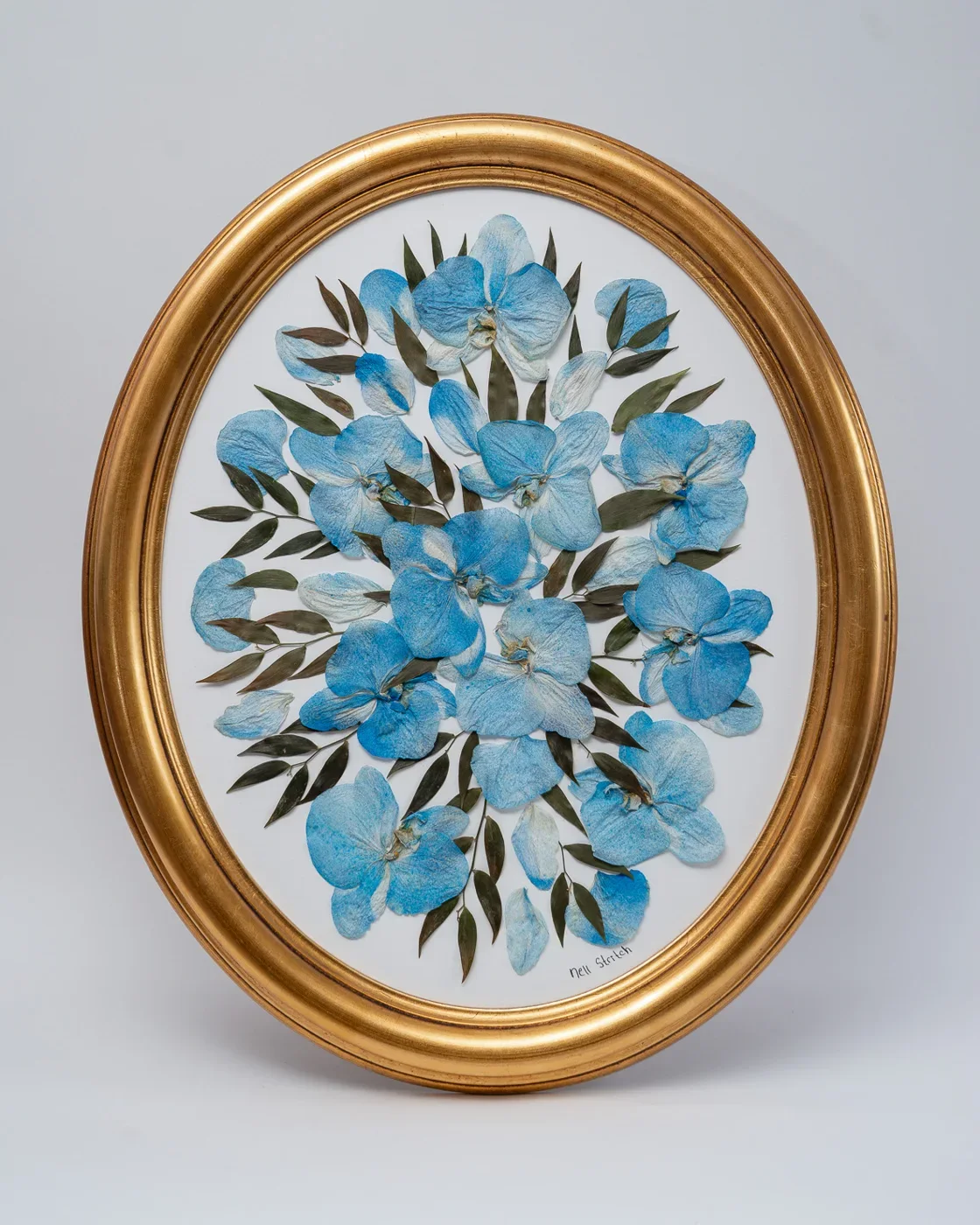 Oval pressed bouquet, 19 x 23 inch