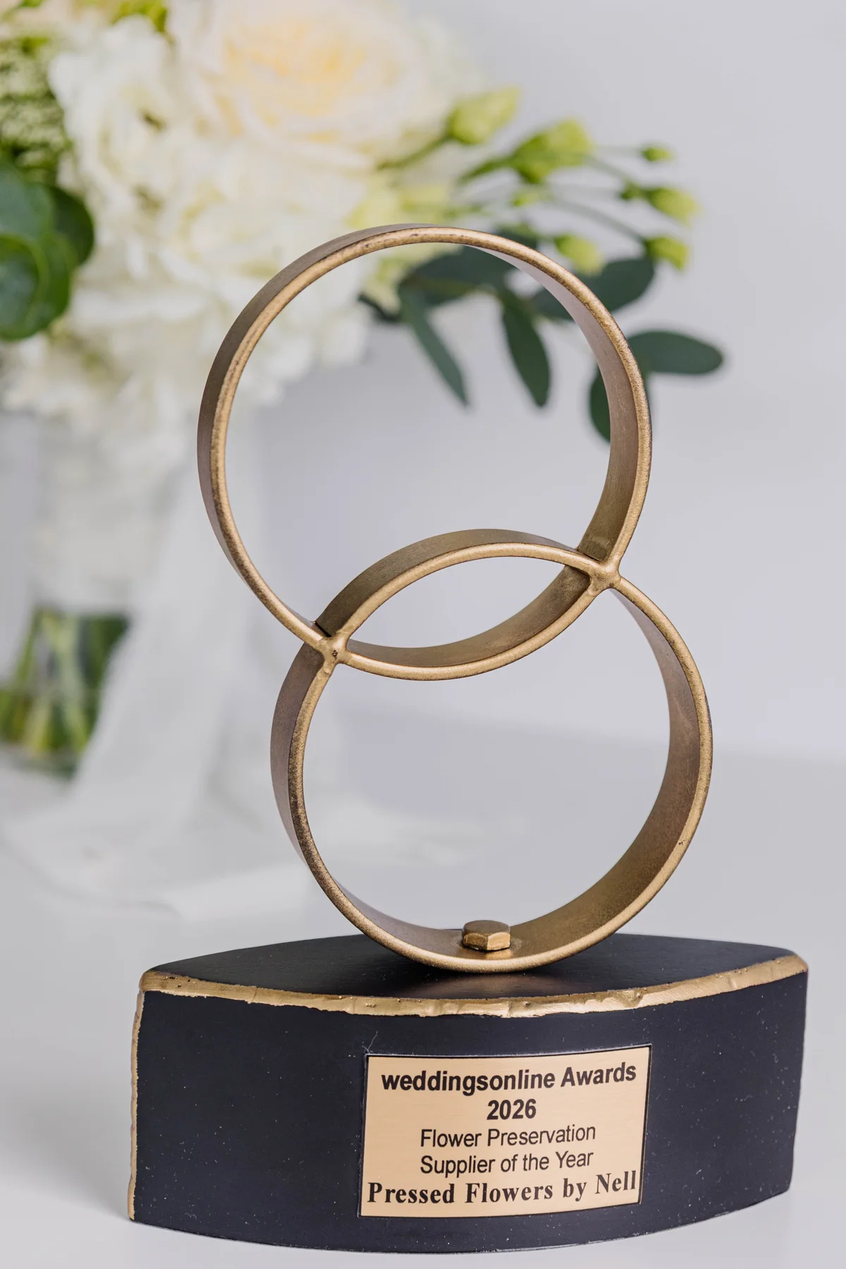 The weddingsonline Awards 2026 Flower Preservation Supplier of the Year trophy